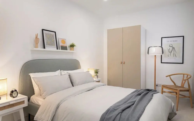 Modern & Central 2 BR Ensuite Retreat