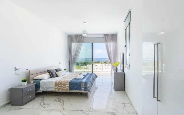 Villa Andromeda, Sea Caves