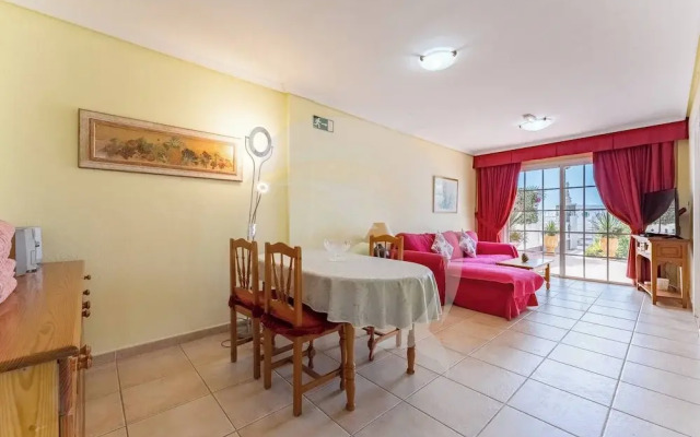 El Médano Apartment With Pool and Garden Views