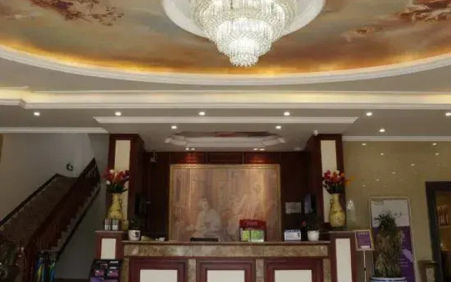 CLOUDS Hotel (Luoping Margaret)