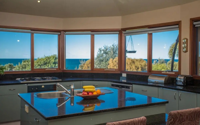 Tura Beach House On Pacific Way