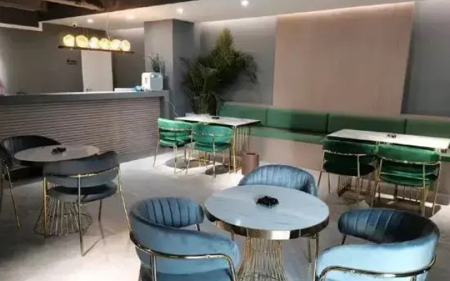 Yuli Homestay (Hefei Yushanxi Subway Station Aoyuan City Tiandi Branch)