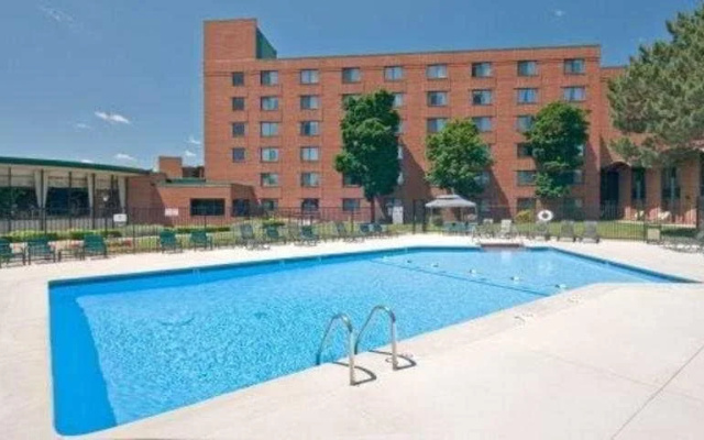 Wyndham Milwaukee Airport Hotel & Convention Center