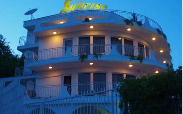 Отель Sunrise Guest House вид на фасад