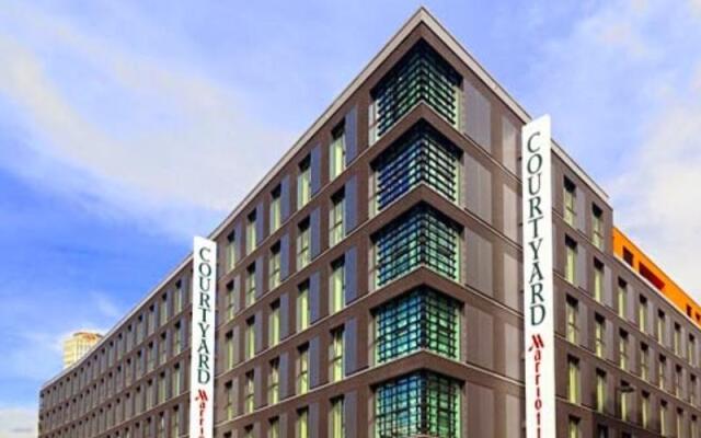 Отель Courtyard by Marriott Cologne Кёльн вид на фасад