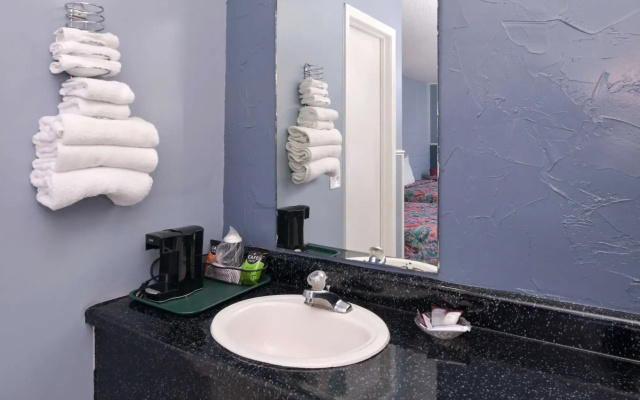 Americas Best Value Inn & Suites Branson - Near the Strip