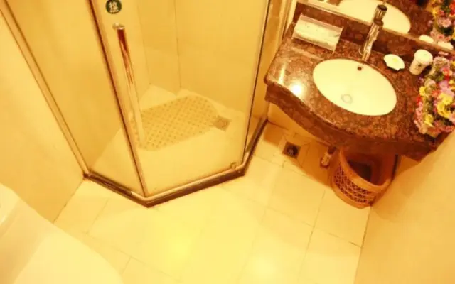 GreenTree Inn Nanjing ZhonGYAnGMEn Railway Station Express Hotel