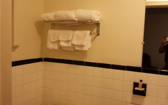 Red Carpet Inn & Suites New Cumberland