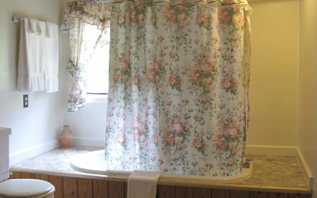 The Inn on Thistle Hill Bed & Breakfast and Wellness Center