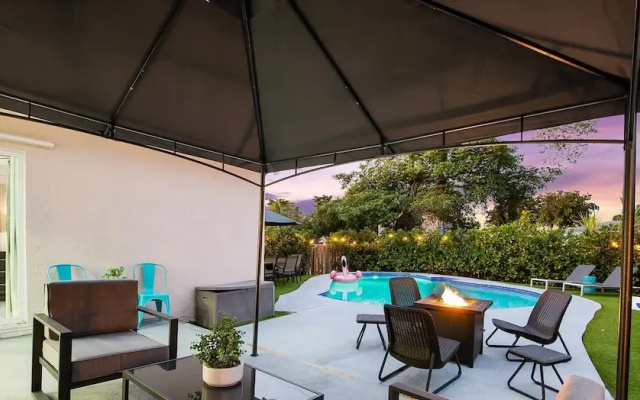 Private Heated Pool & Lovely Home