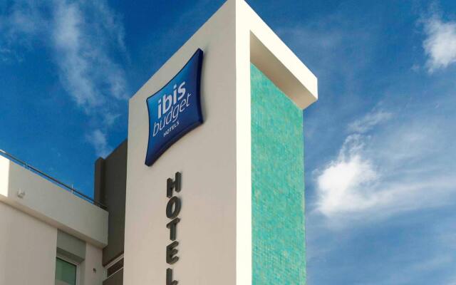 Отель ibis budget Paris Porte d' Italie Ouest вид на фасад