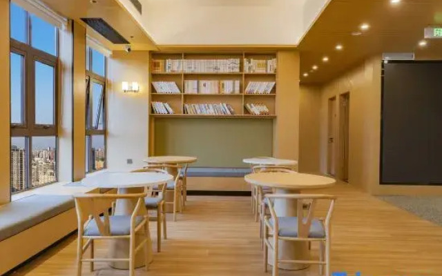 SFEEL DESIGN Hotel (Chengdu East Station Shuangdian Road Subway Station)