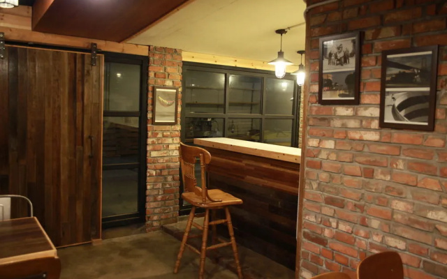 Poipu Surfing School Guesthouse - Hostel