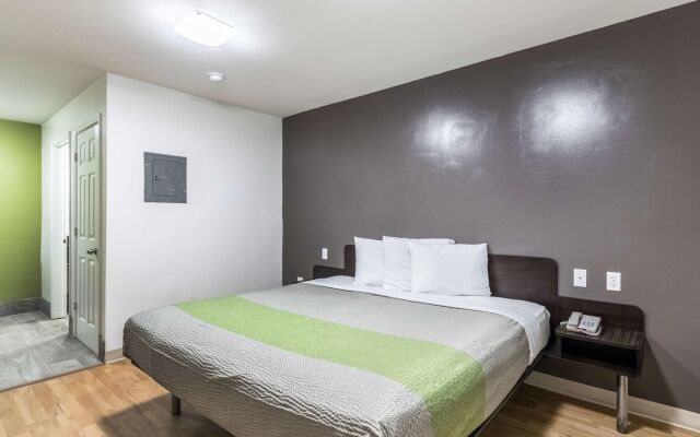 Studio 6 Extended Stay - Savannah, GA