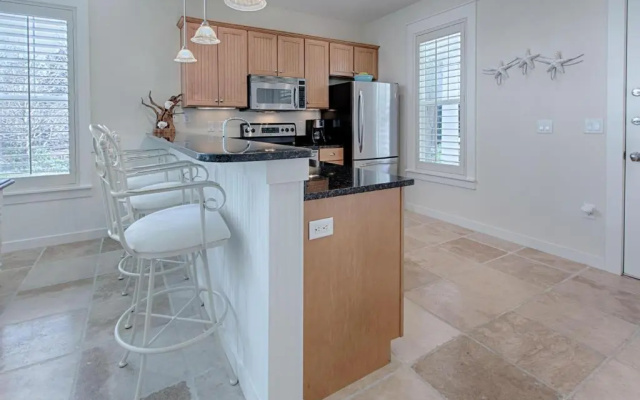 1383 Laurel Grove