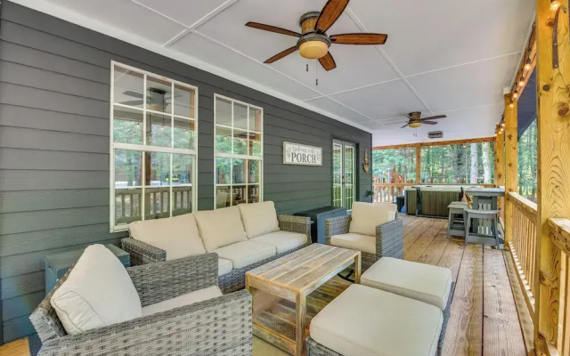 Hot Tub, Beach Access: Albrightsville Retreat!