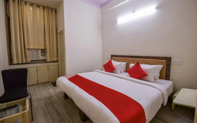 OYO 15212 Hotel Seema