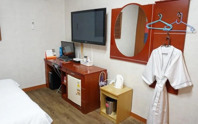 e-Hotel