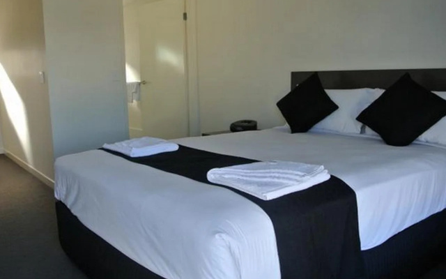 Dooleys Springsure Tavern and Motel