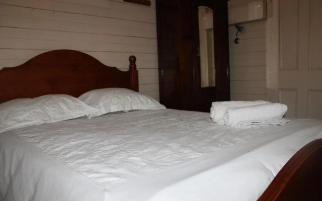 Carlon's Hotel