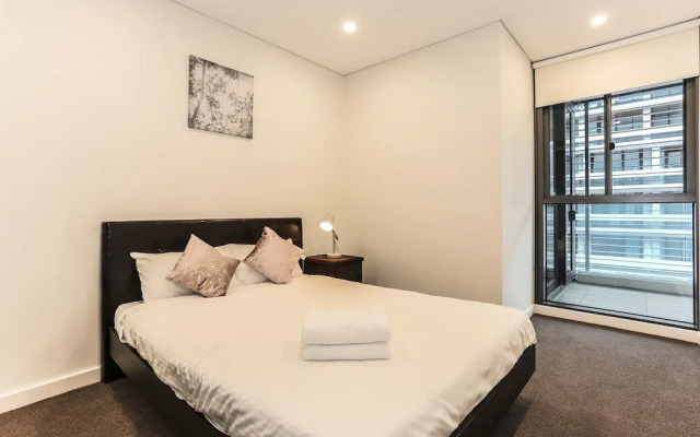New Bright Apartment In Waterloo