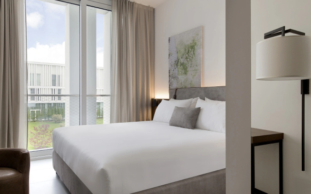 J Hotel