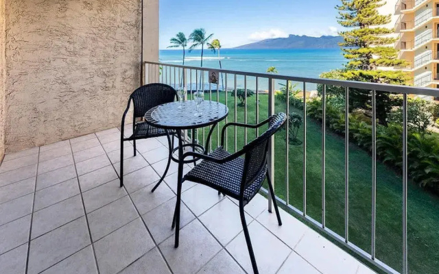 Royal Kahana 404