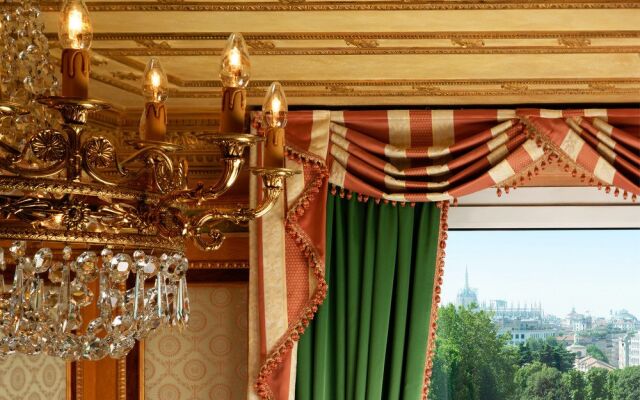 Отель The Westin Palace вид на фасад