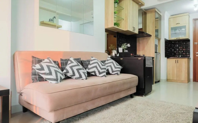 Homey Rustic 2Br Apartment At Signature Park Grande