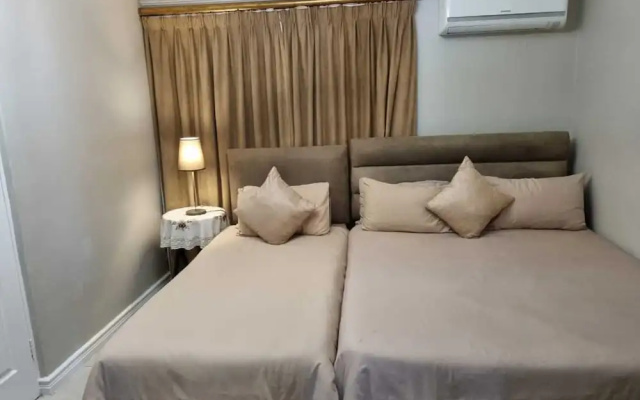 Savoy Lodge - Room
