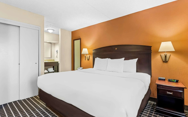 Comfort Inn & Suites Somerset - New Brunswick