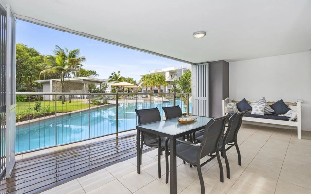 A Deluxe Swim Up - Drift Apartments South