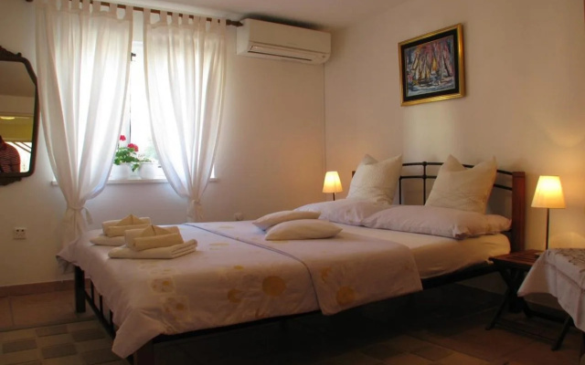 Split Center Suites