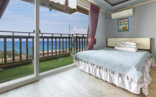 Ganghwa Badatgashimteo Pension