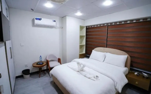 LuxVill Hotel