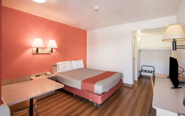 Motel 6 Moses Lake, WA