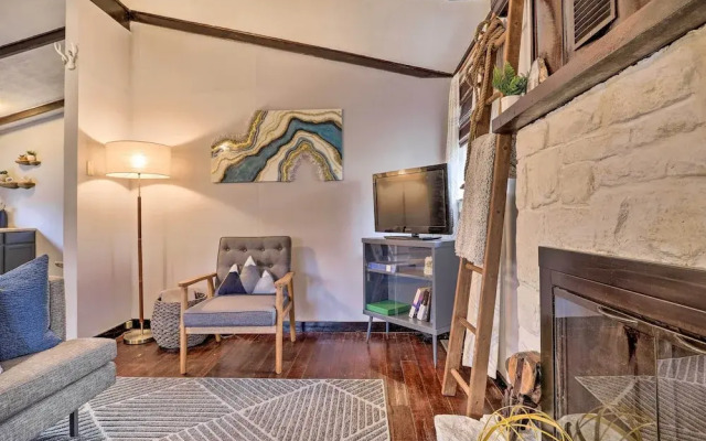 Calming Shenandoah Valley Cabin w/ Hot Tub!