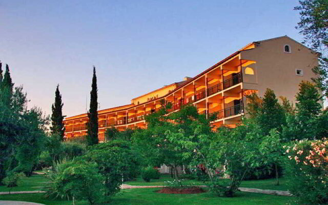 Delfinia Hotel вид на фасад