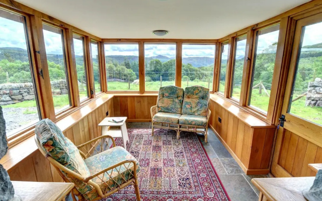 Spacious Holiday Home in Ganllwyd near River