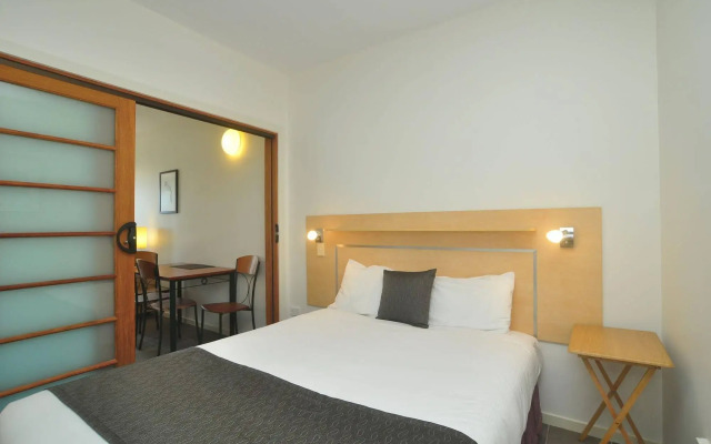 Lennox Point Holiday Apartments