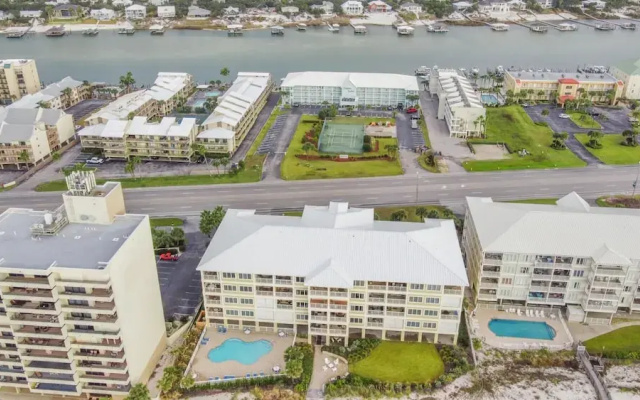 Exceptional Condo Directly on Beach With Pool