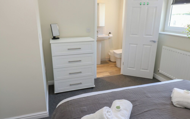 5 Ashcroft Mews