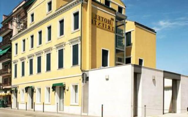 Hotel Trieste вид на фасад