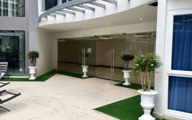 Апартаменты Luxury Apartments in Grand Avenue Паттайя вид на фасад