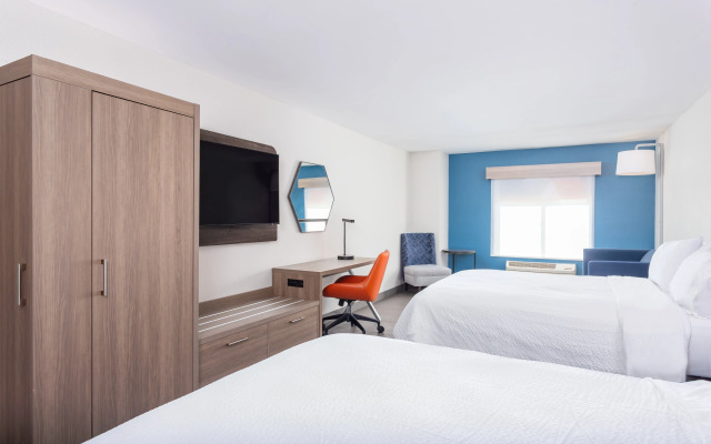Holiday Inn Express & Suites Lancaster by IHG