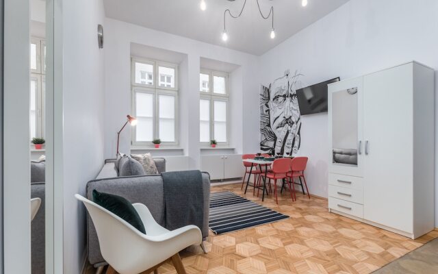 Отель Little Home - Aleje Jerozolimskie 85 Польша, Варшава - отзывы, цены и фото номеров - забронировать отель Little Home - Aleje Jerozolimskie 85 онлайн комната для гостей