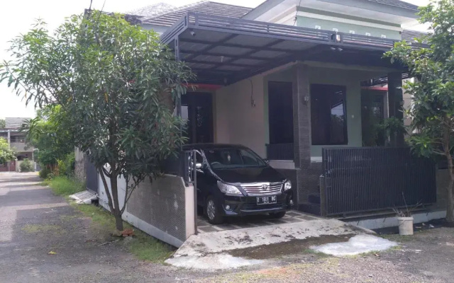 WIEN HOMESTAY 2 CIREBON - F9 Family Homestay