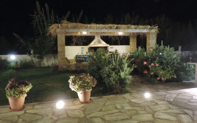 Pelagos Rooms 10m from Gyrismata Beach
