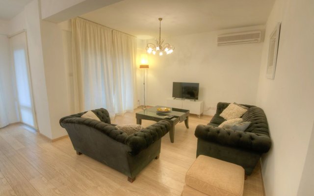 Dasoudi Luxury Beachfront Apartment in Limassol, Cyprus from 179$, photos, reviews - zenhotels.com