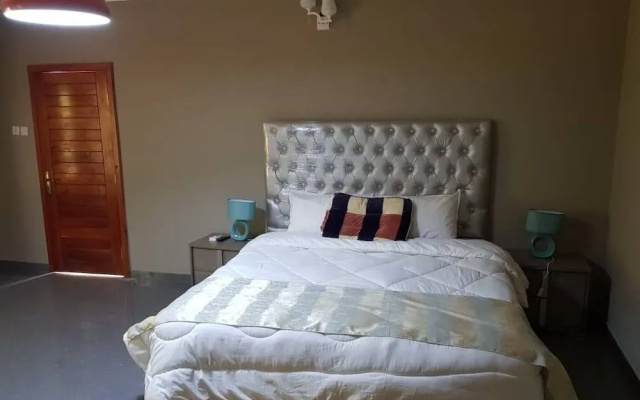 Ticheze Lodge And Car Hire